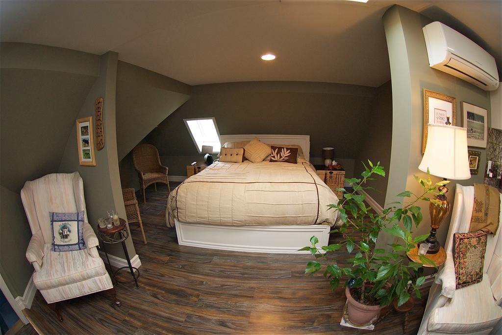 Bondy House Bed & Breakfast Amherstburg Exterior foto
