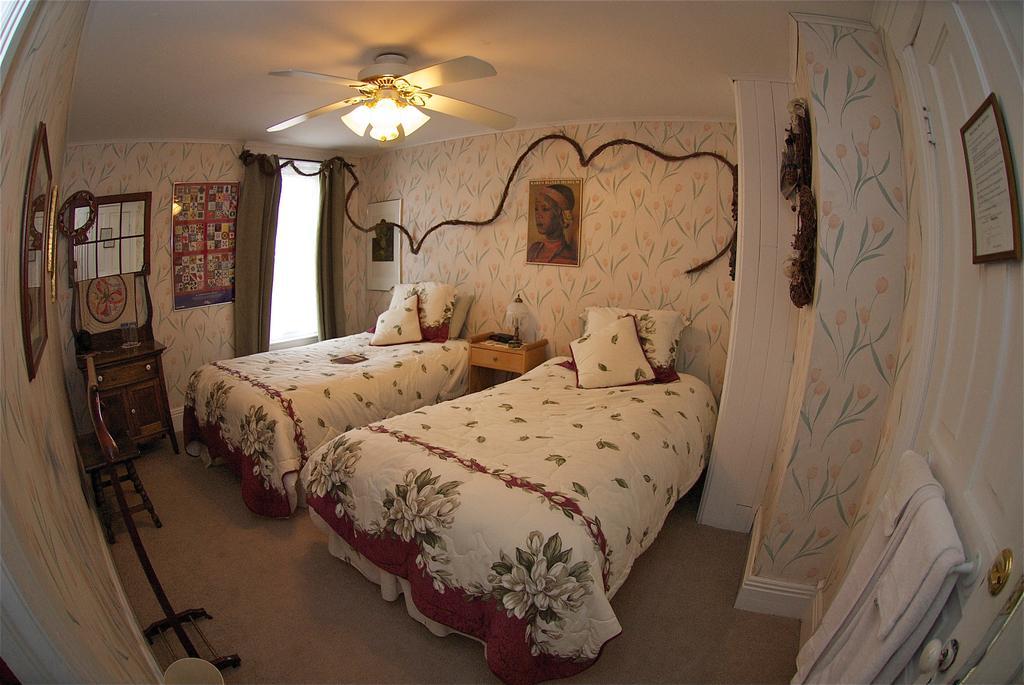Bondy House Bed & Breakfast Amherstburg Exterior foto
